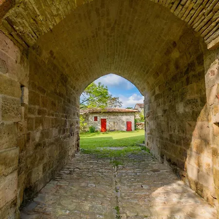 Bed & Breakfast Sejour Experientiel Dans Demeure Historique Le Logis De Sigogne 4 Etoiles Coulgens